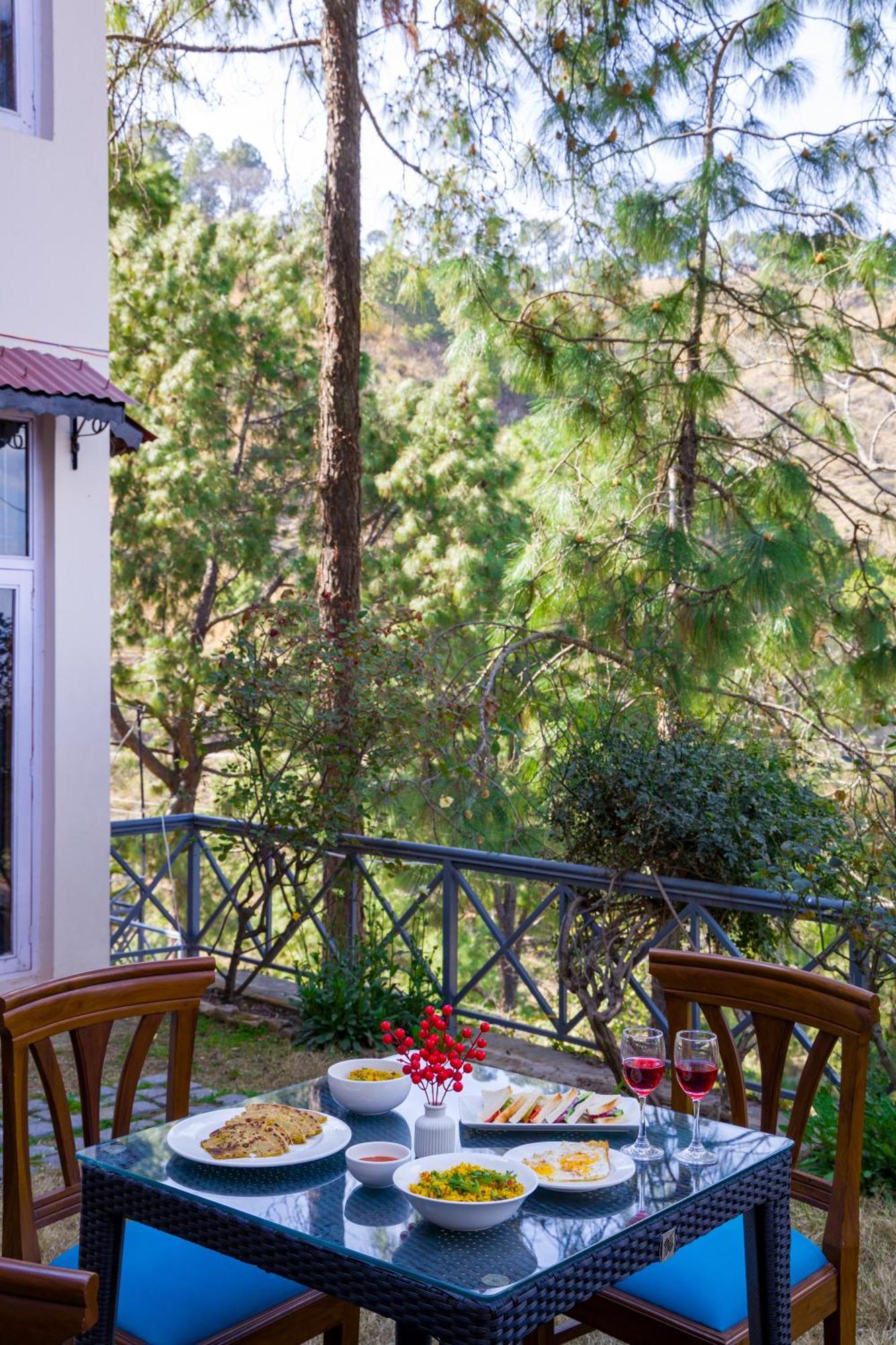 Alaya Stays Mehar Villa - 3 Bhk With Garden & Scenic Views Kasauli Exterior photo