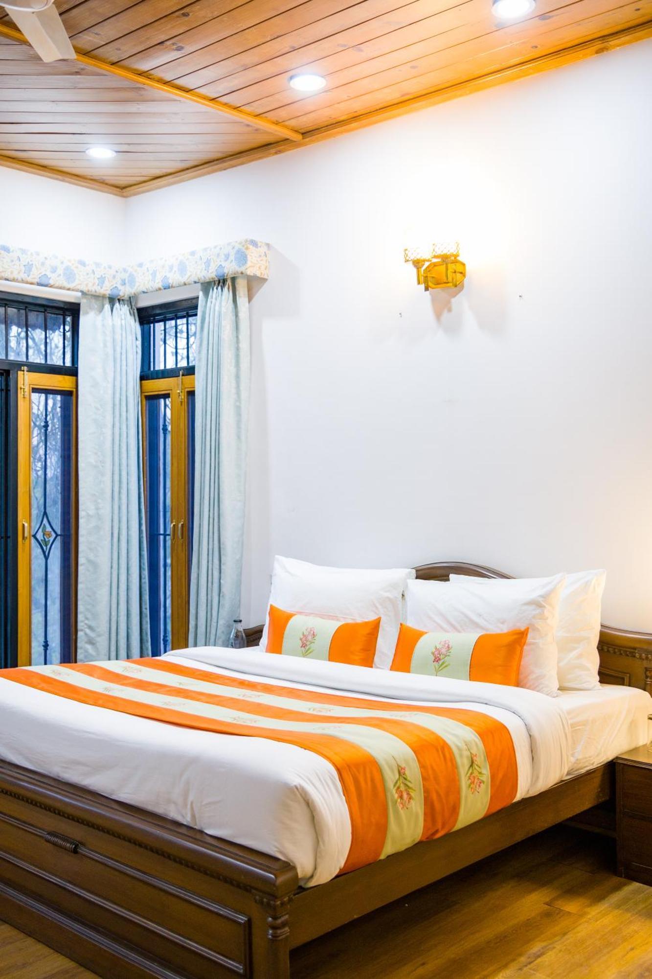 Alaya Stays Mehar Villa - 3 Bhk With Garden & Scenic Views Kasauli Exterior photo
